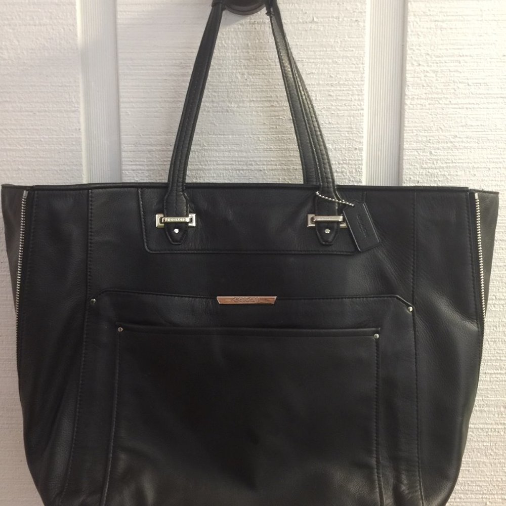 COACH Taylor Black Leather Tote F32824 EUC